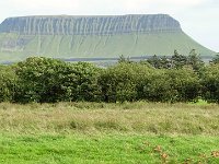 pl  DSC04809  Benbulben mountain, 526 m, Noordzijde, onderdeel van de Dartry Mountains.