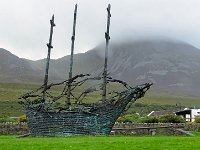 pl  DSC04910  Great Famine Memorial met op de achtergrond Croagh Patrick.