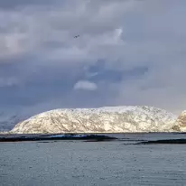 Z63 5776  Uitzicht van het eiland Sommaroy
